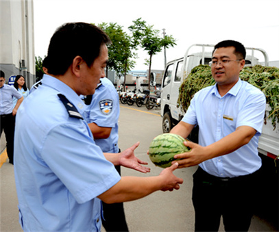 開元集團持續(xù)幫扶洛寧瓜農(nóng)——5000斤愛心西瓜慰問洛陽一線交警